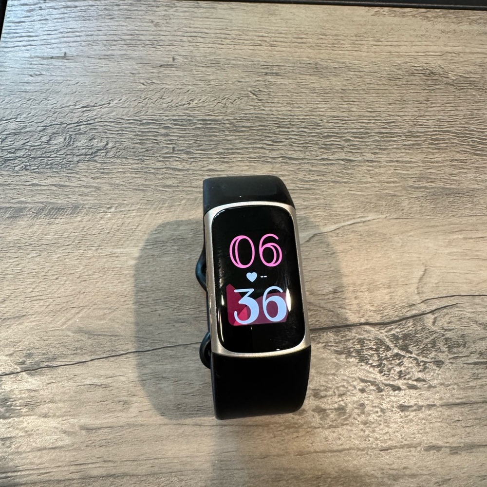 Fitbit charge 6, band and charger